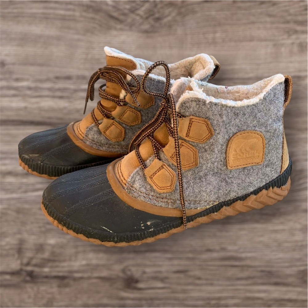 Sorel Women's Gray and Tan Boots
